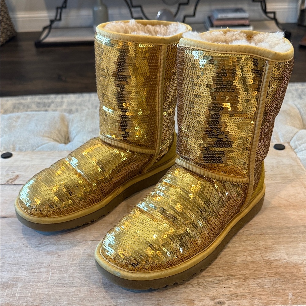 Ugg Gold Sequin Boots with Sherpa Lining Women’s 7